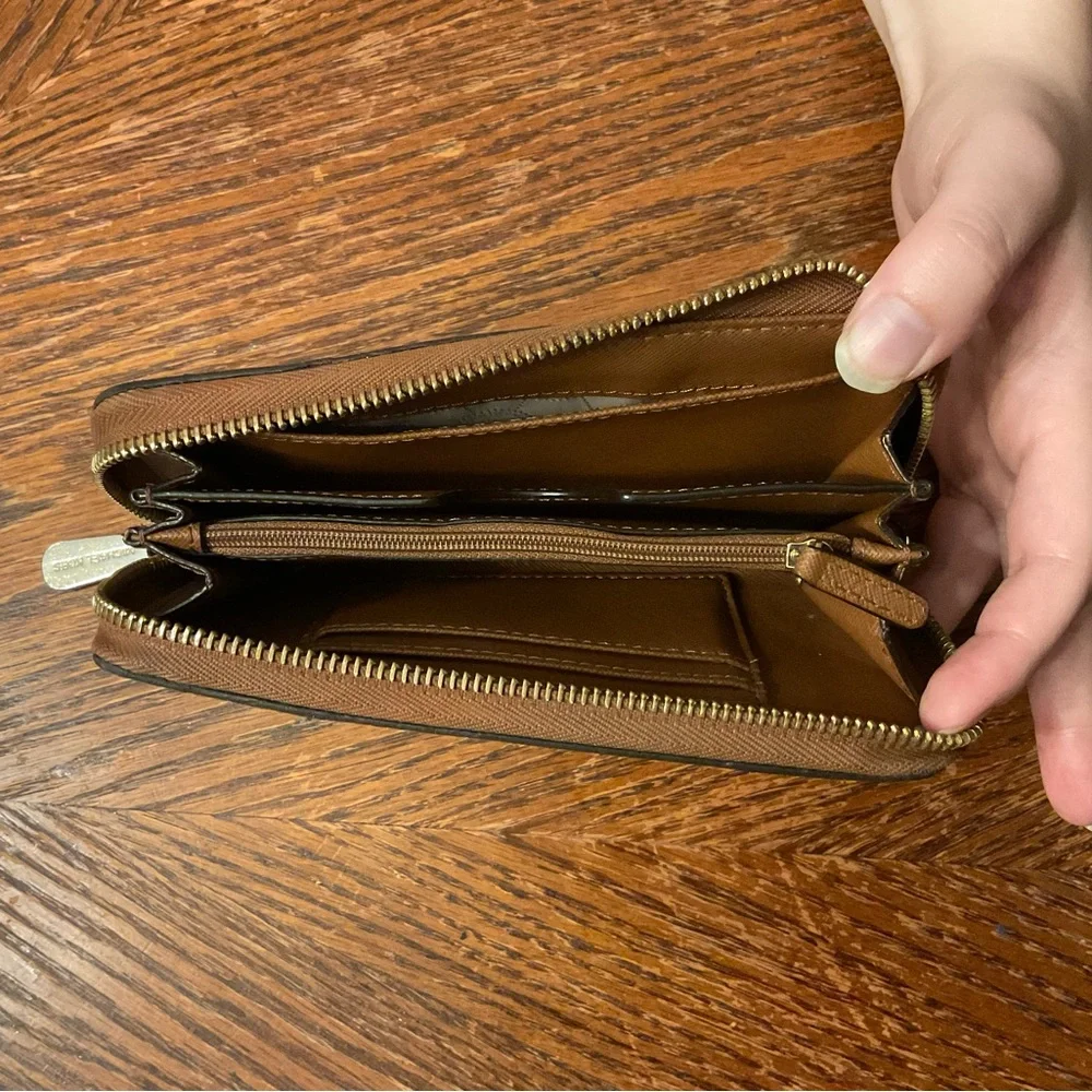 Michael Kors Brown Gold Zipper Wallet!